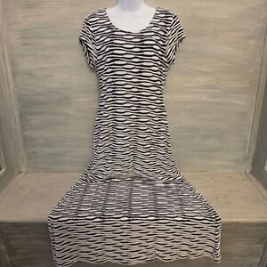 Davina Navy White Textured Waves Striped Scoop Neck Maxi Dress Size Large GC